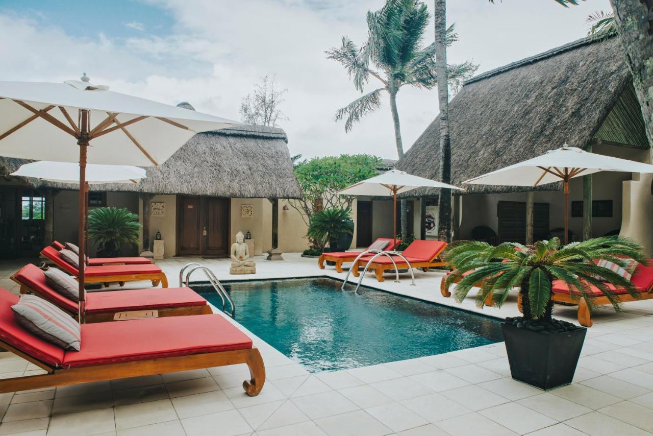 Constance Prince Maurice Poste de Flacq Exteriér fotografie The swimming pool at the resort
