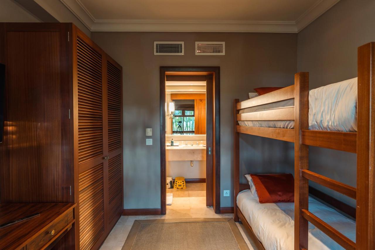 Constance Prince Maurice Poste de Flacq Exteriér fotografie A bunk bed in a hotel room